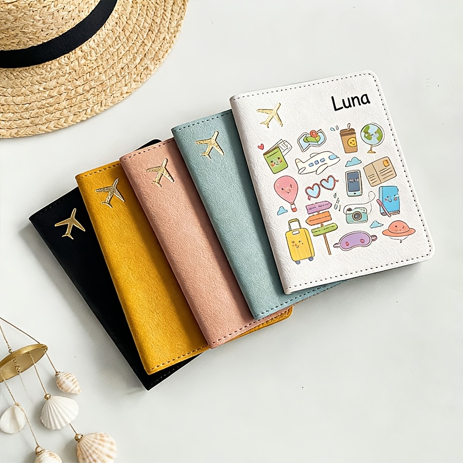 Travel Accessories Essentials - Personalisierter Reisepasshalter mit Namentext, Niedlicher Cartoon-Design,