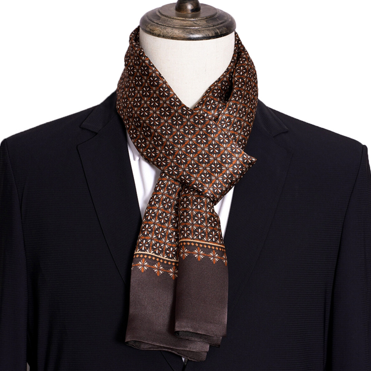 Neuer gestreifter Seidenschal  – Travel Accessories For Men Bewertung und Preis